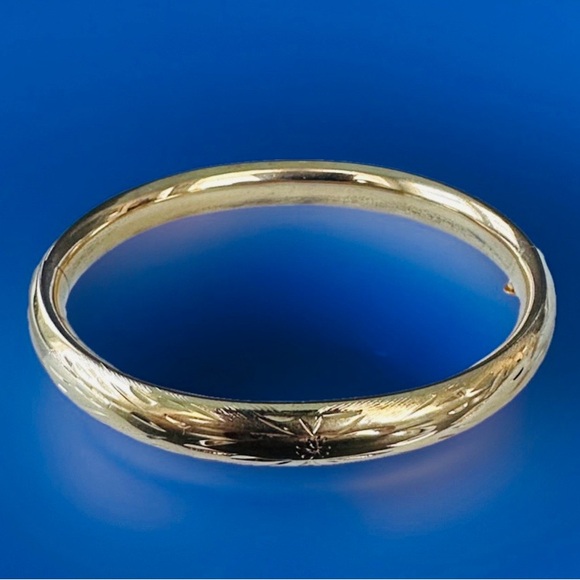 VTG Monet Victorian Revival Etched Gold Slider Bangle Bracelet - Picture 2 of 9